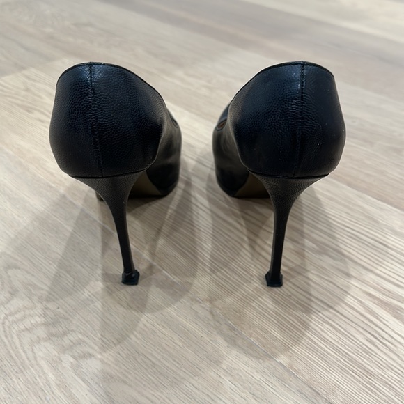 YSL black leather tribute pump. Size 38. 4inch heel with 1 inch hidden platform. - Picture 5 of 8